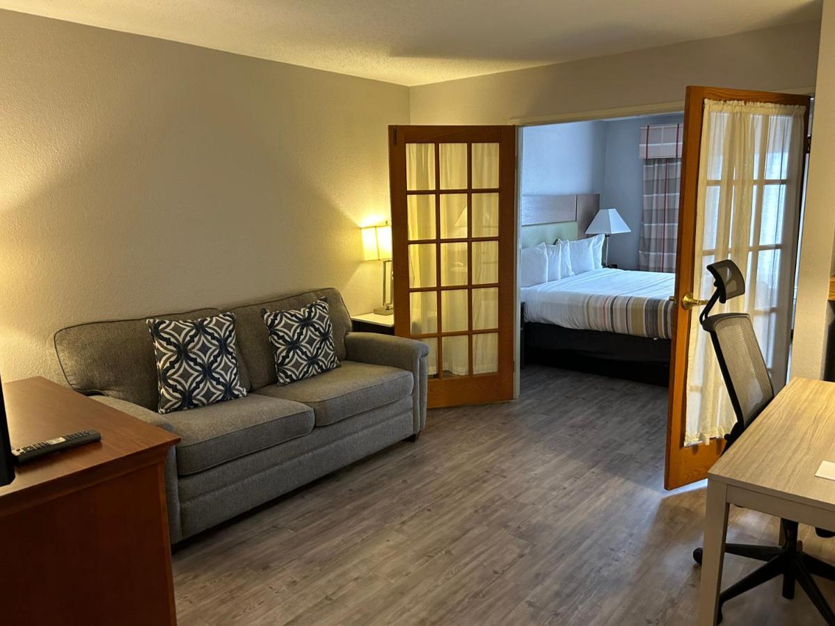 Country Inn & Suites By Radisson, Grand Rapids Airport, Mi Cascade ภายนอก รูปภาพ