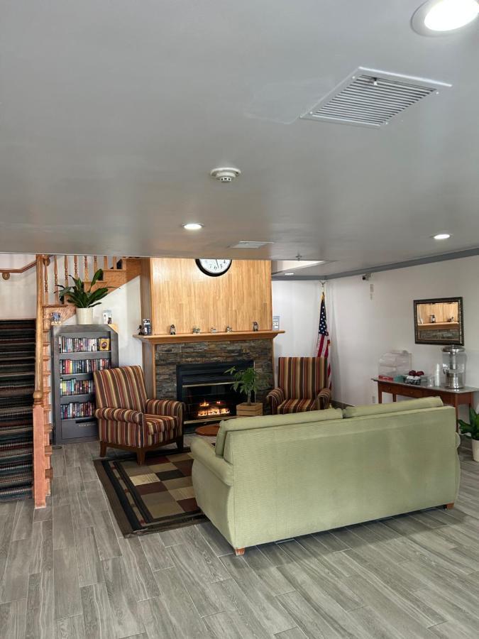 Country Inn & Suites By Radisson, Grand Rapids Airport, Mi Cascade ภายนอก รูปภาพ