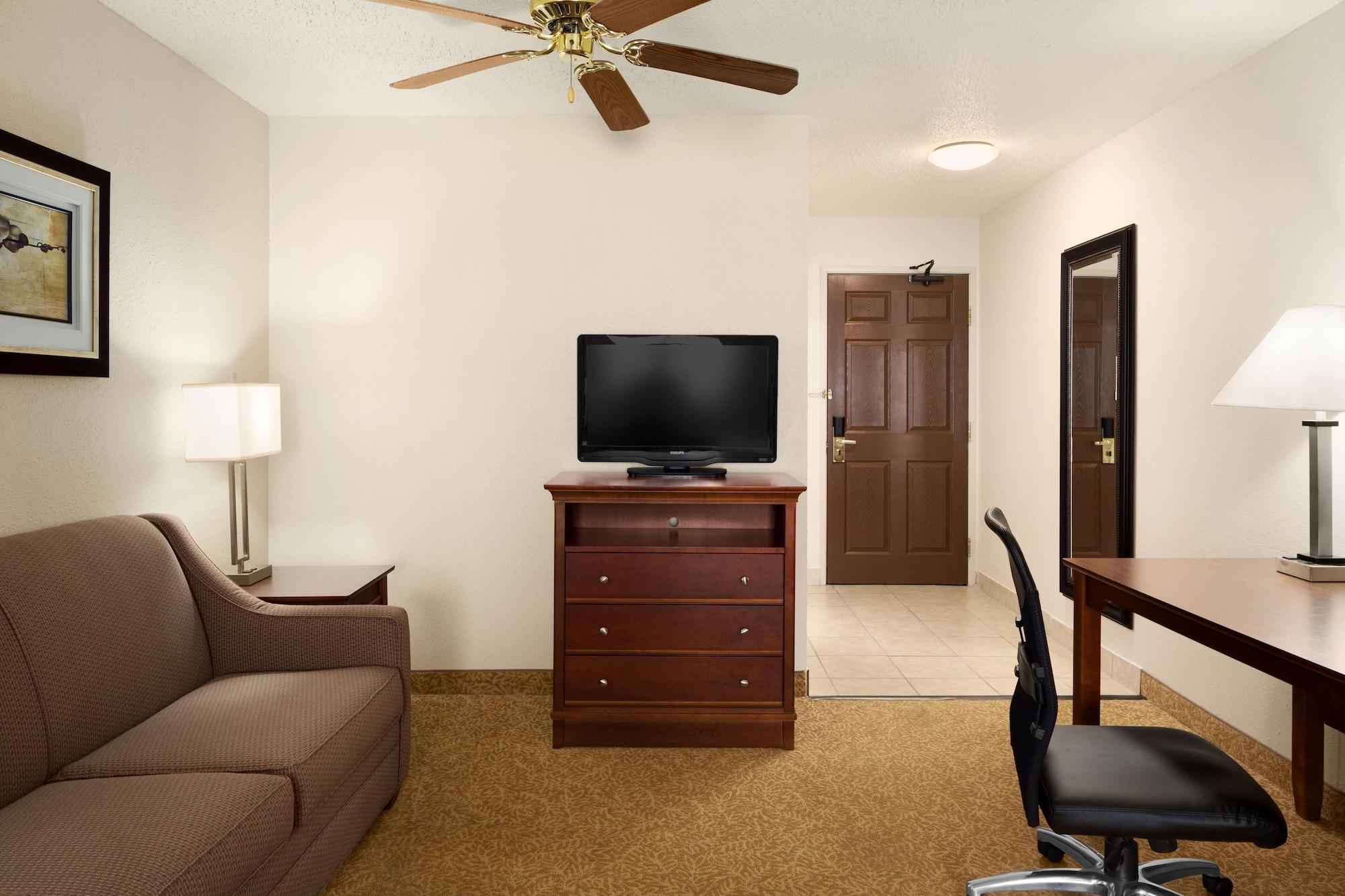 Country Inn & Suites By Radisson, Grand Rapids Airport, Mi Cascade ภายนอก รูปภาพ