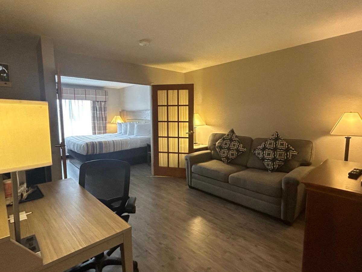 Country Inn & Suites By Radisson, Grand Rapids Airport, Mi Cascade ภายนอก รูปภาพ