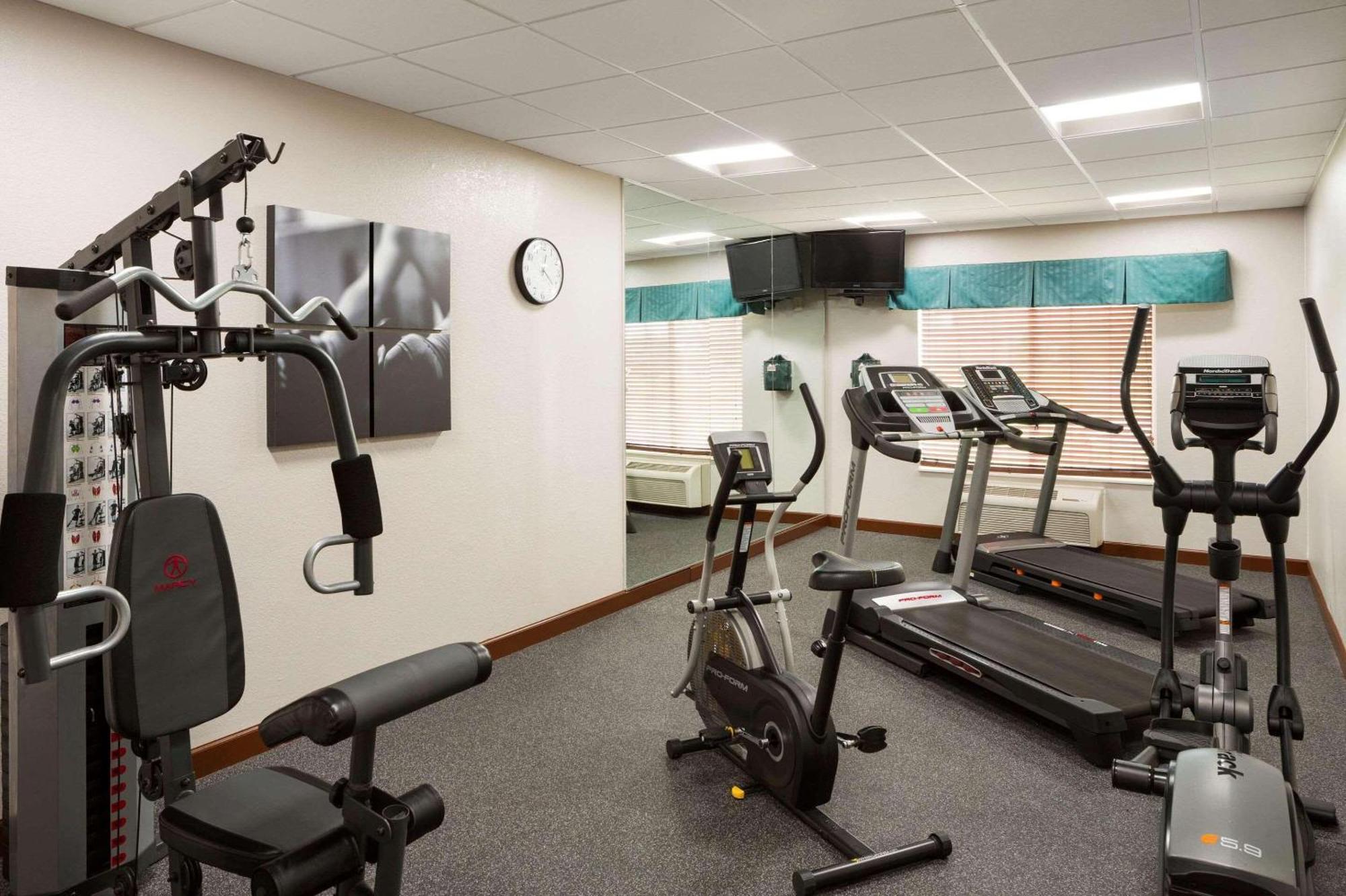 Country Inn & Suites By Radisson, Grand Rapids Airport, Mi Cascade ภายนอก รูปภาพ