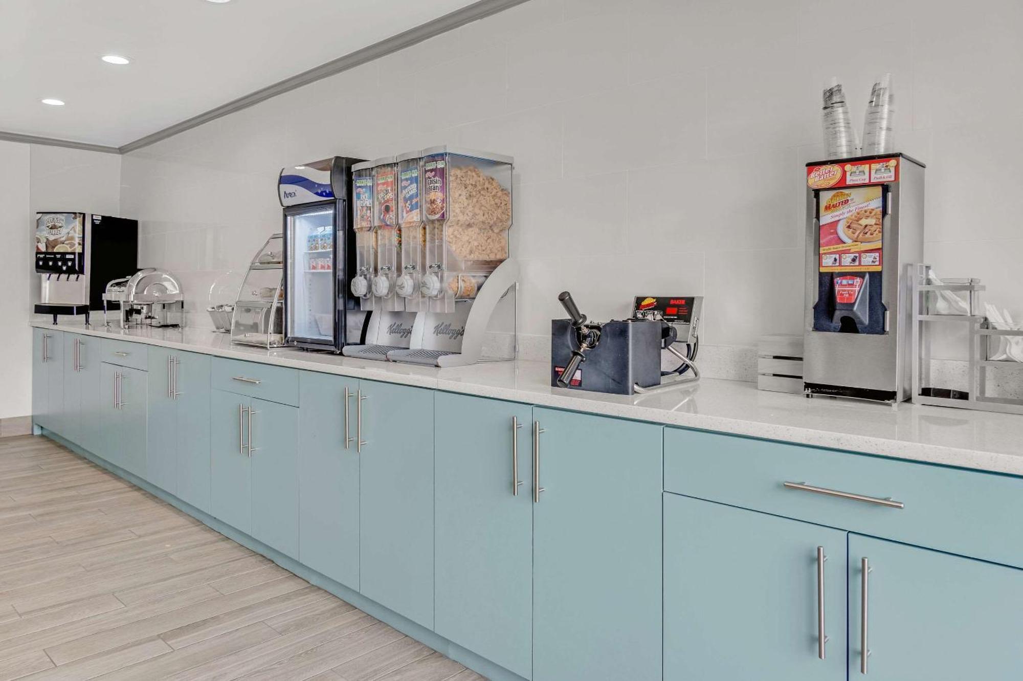 Country Inn & Suites By Radisson, Grand Rapids Airport, Mi Cascade ภายนอก รูปภาพ