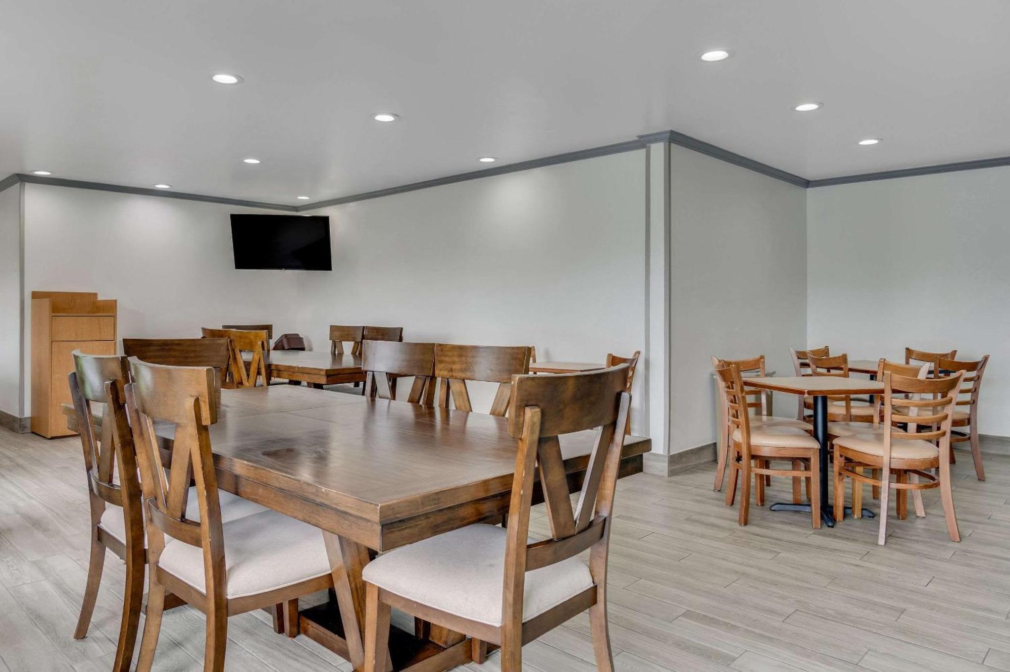 Country Inn & Suites By Radisson, Grand Rapids Airport, Mi Cascade ภายนอก รูปภาพ