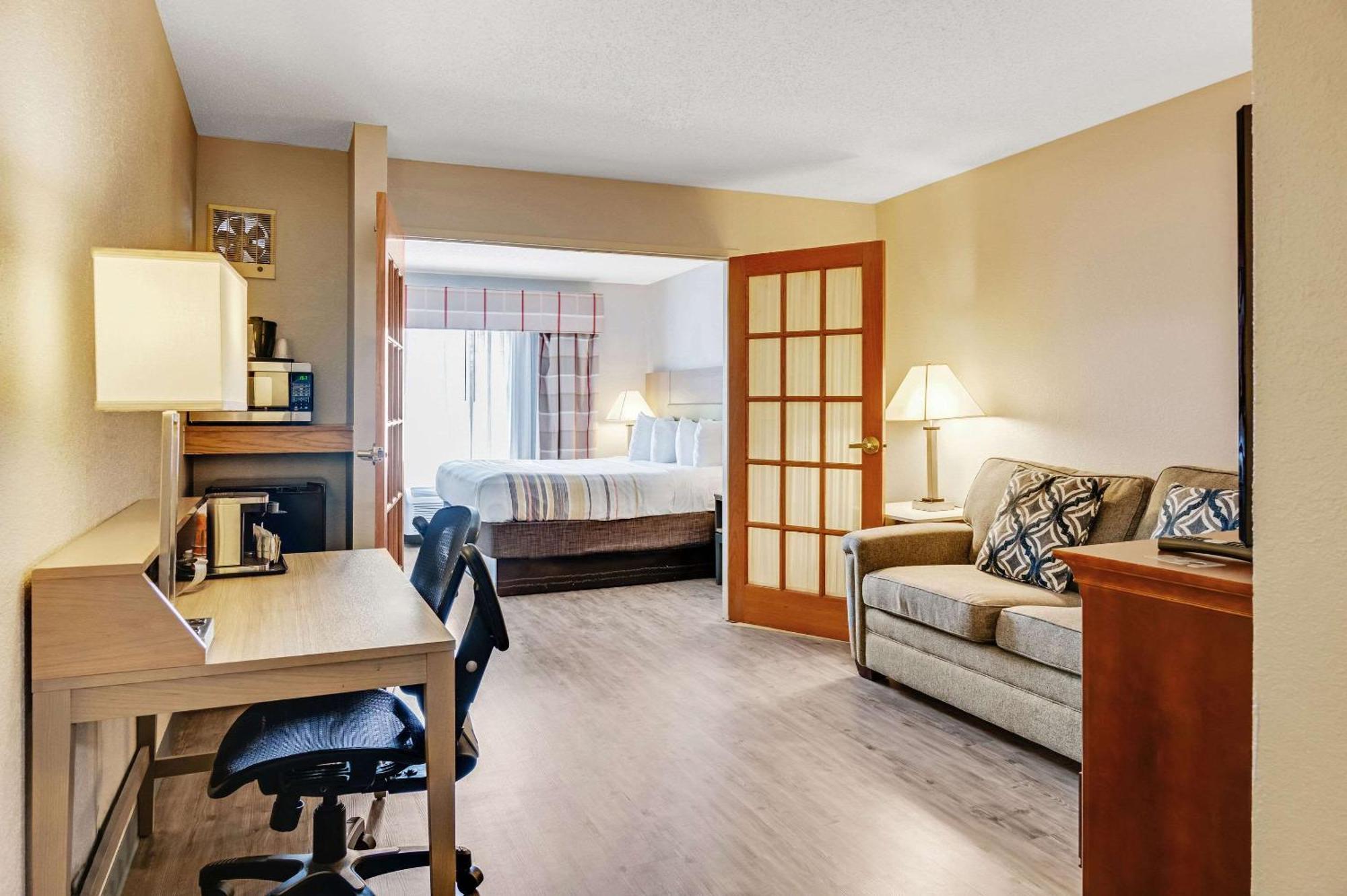 Country Inn & Suites By Radisson, Grand Rapids Airport, Mi Cascade ภายนอก รูปภาพ