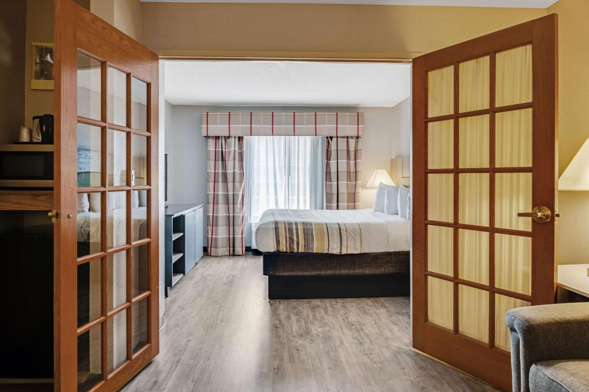 Country Inn & Suites By Radisson, Grand Rapids Airport, Mi Cascade ภายนอก รูปภาพ