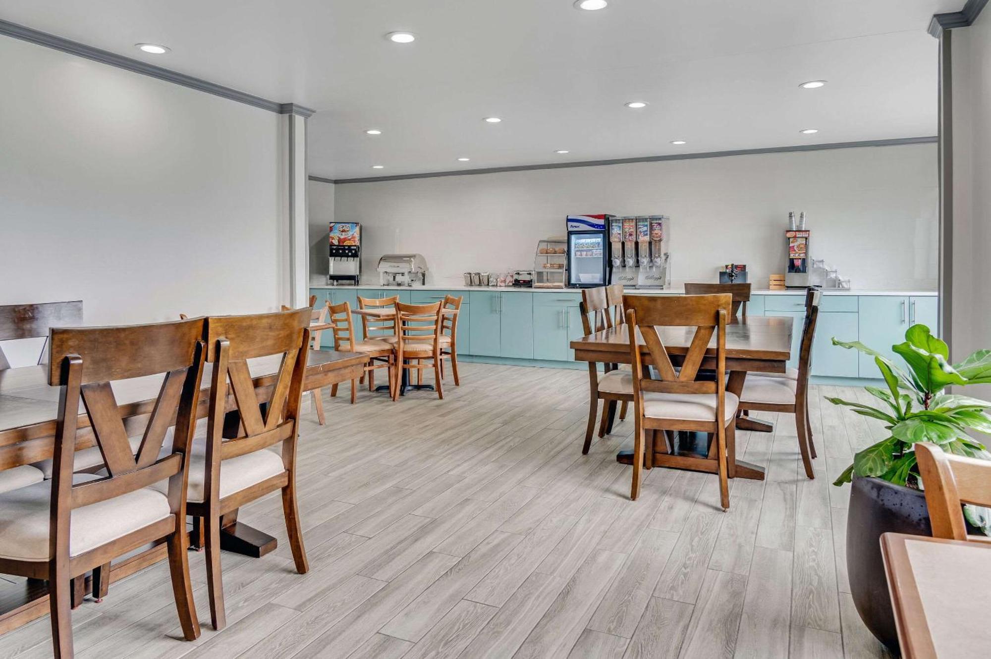 Country Inn & Suites By Radisson, Grand Rapids Airport, Mi Cascade ภายนอก รูปภาพ