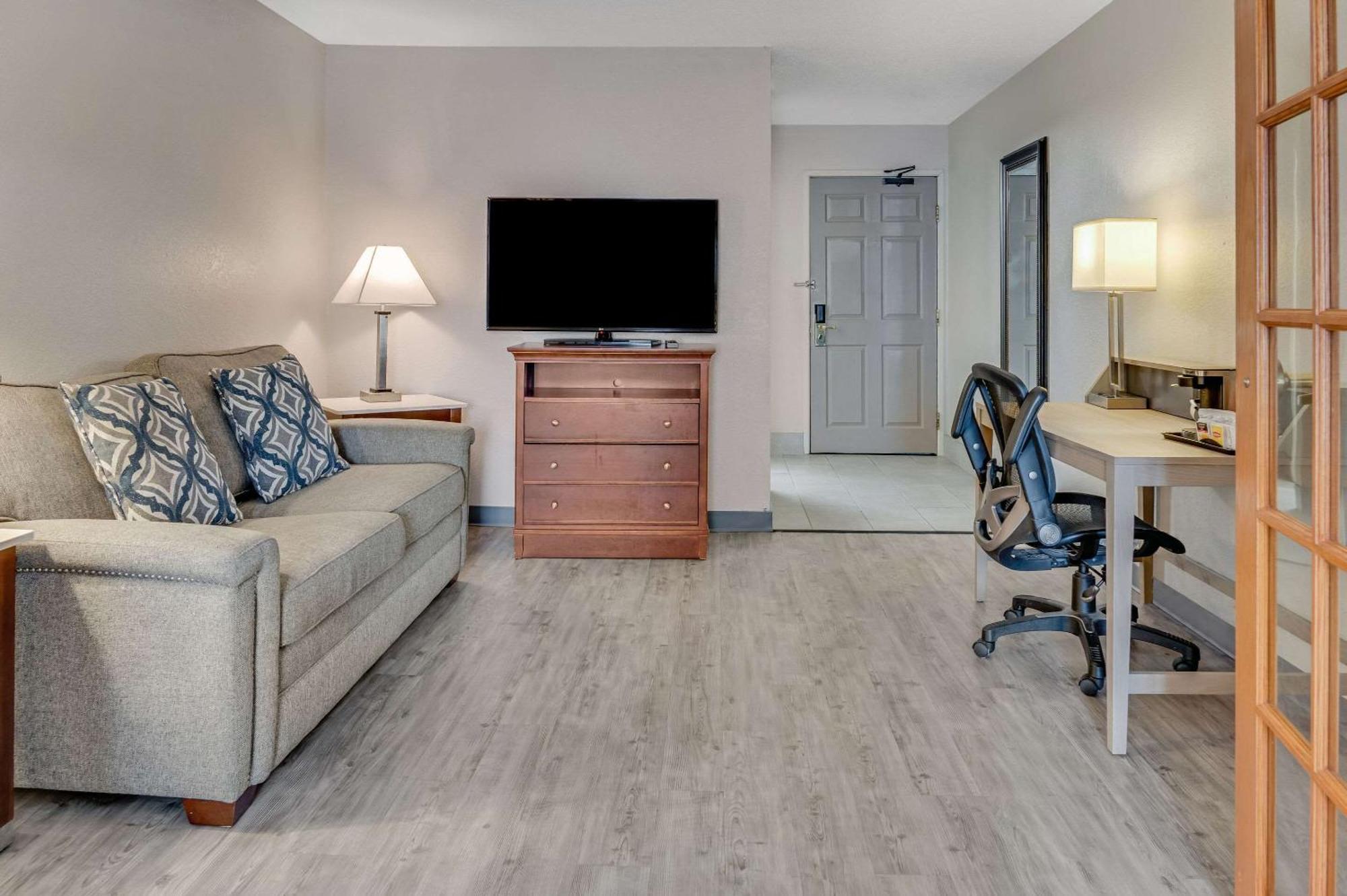 Country Inn & Suites By Radisson, Grand Rapids Airport, Mi Cascade ภายนอก รูปภาพ