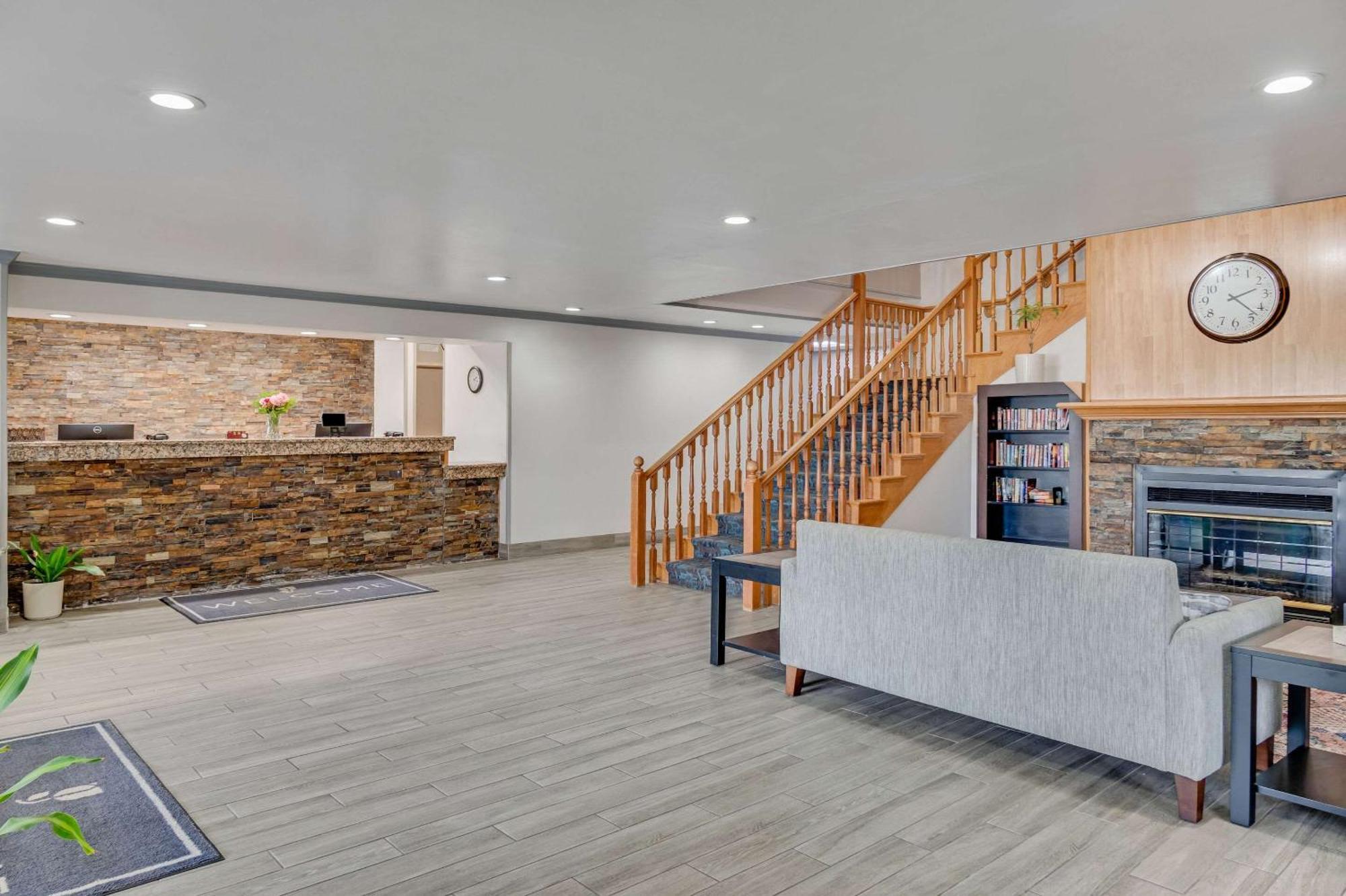 Country Inn & Suites By Radisson, Grand Rapids Airport, Mi Cascade ภายนอก รูปภาพ