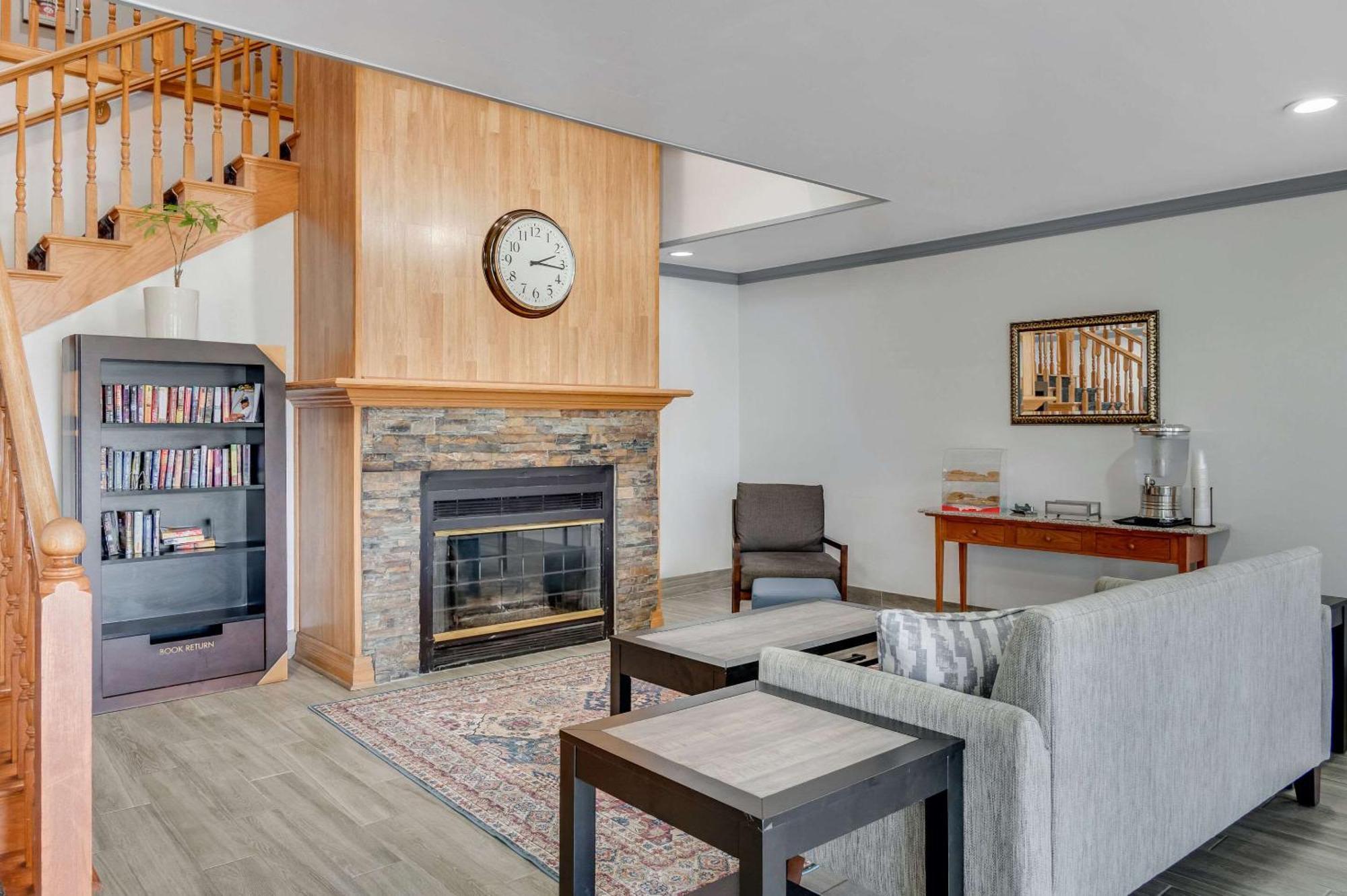 Country Inn & Suites By Radisson, Grand Rapids Airport, Mi Cascade ภายนอก รูปภาพ
