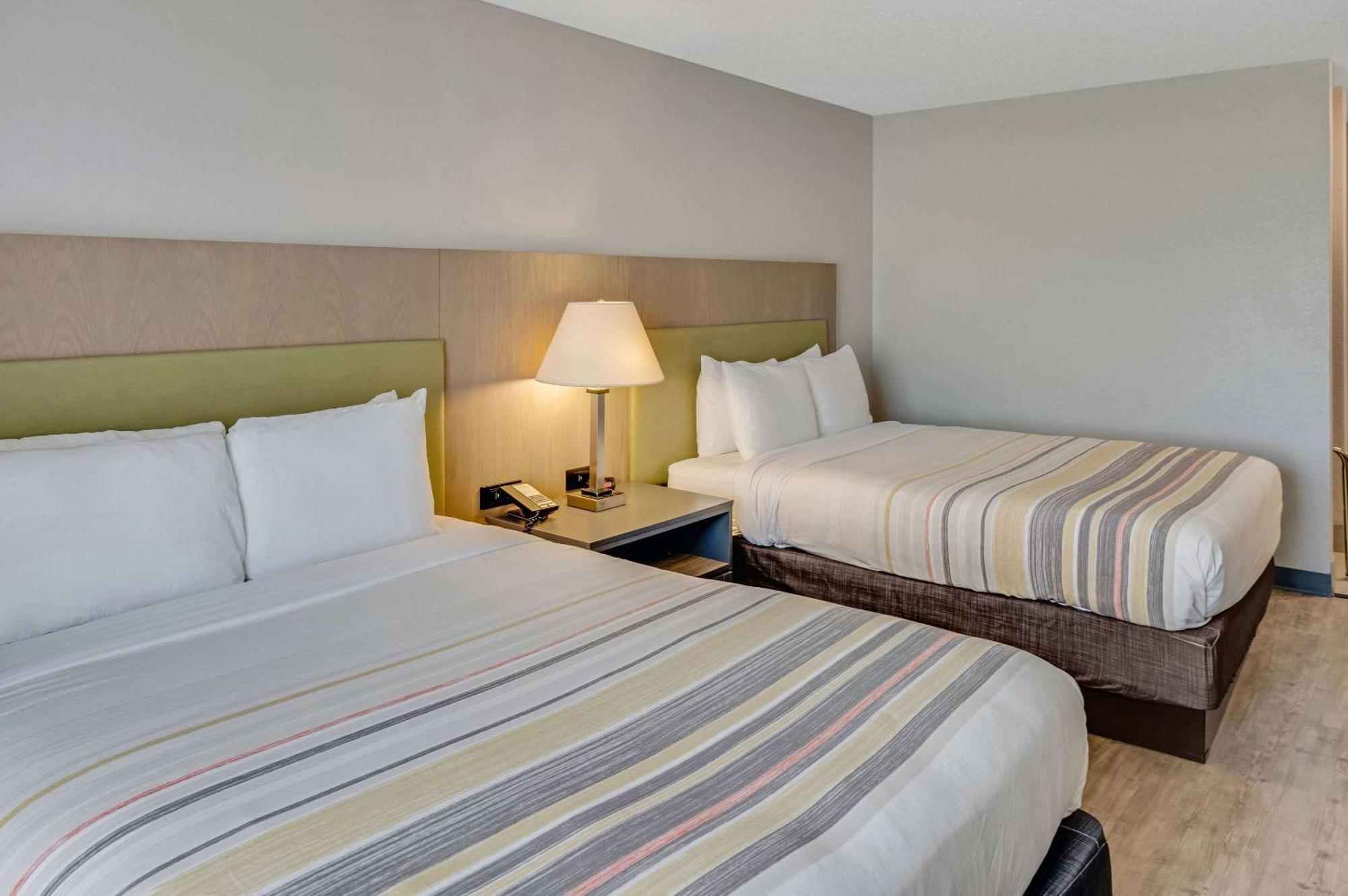 Country Inn & Suites By Radisson, Grand Rapids Airport, Mi Cascade ภายนอก รูปภาพ