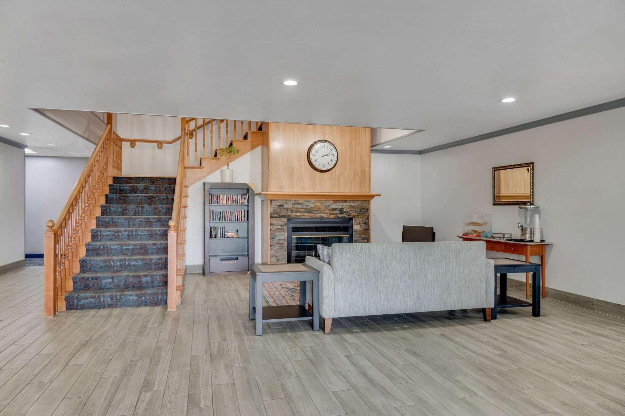Country Inn & Suites By Radisson, Grand Rapids Airport, Mi Cascade ภายนอก รูปภาพ