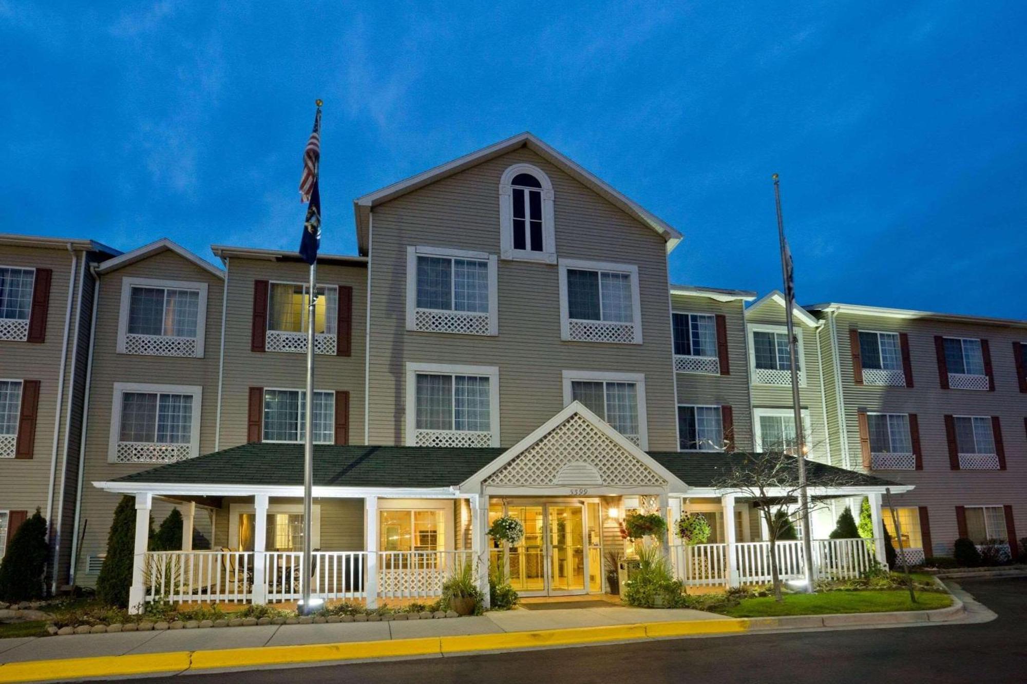 Country Inn & Suites By Radisson, Grand Rapids Airport, Mi Cascade ภายนอก รูปภาพ